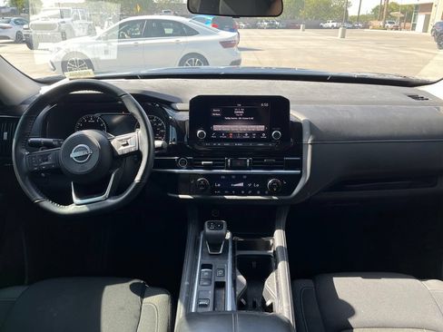 Used 2024 Nissan Pathfinder SV FWD image 12