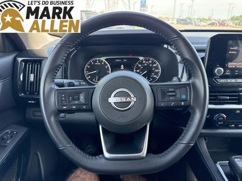 Used 2025 Nissan Pathfinder SV FWD image 11