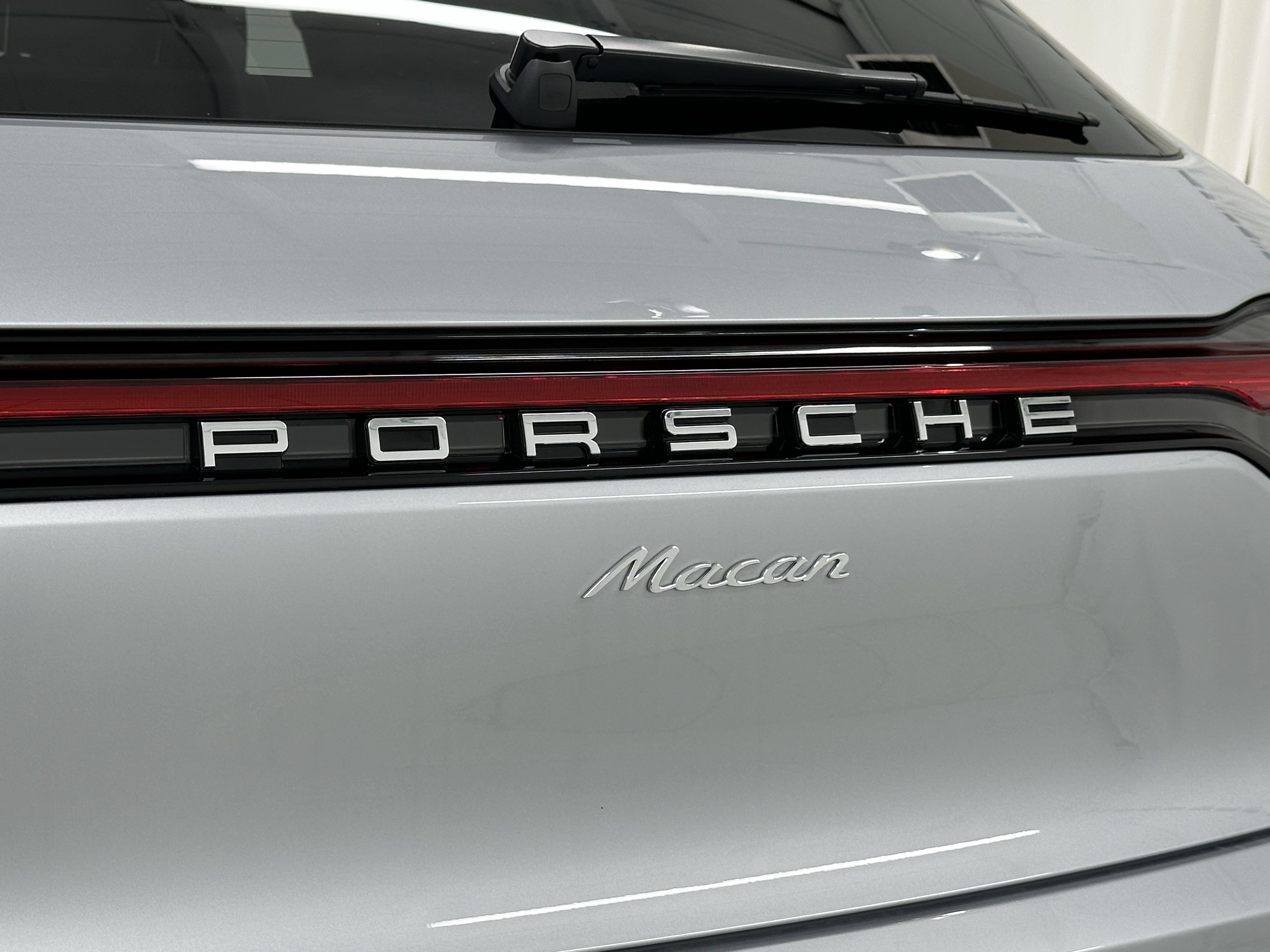 Used 2025 Porsche Macan AWD/4WD image 59