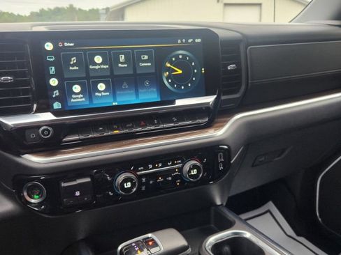 Used 2022 Chevrolet Silverado 1500 LT Trail Boss w/ LPO, Dark Essentials Package AWD/4WD image 12