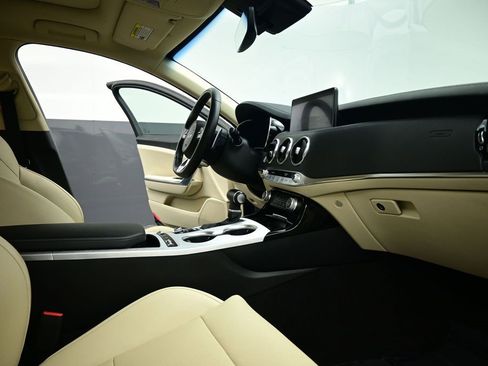 Certified 2022 Kia Stinger GT1 image 27