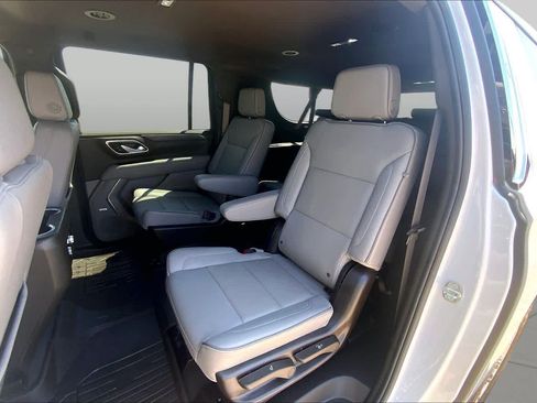 Used 2024 GMC Yukon XL SLT w/ SLT Luxury Package RWD image 21