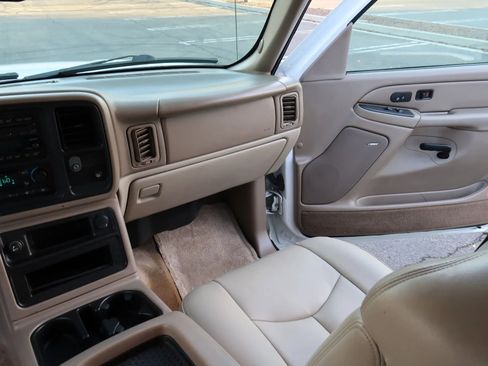 Used 2004 GMC Yukon XL SLT w/ Preferred Equipment Group image 27