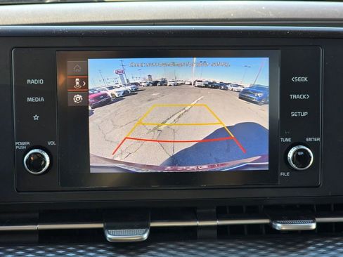 Used 2024 Kia Carnival LX image 30