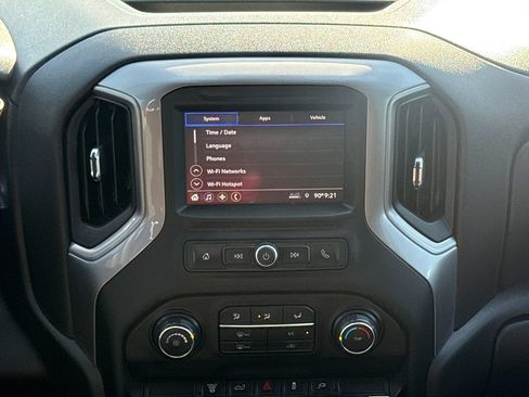 Used 2022 Chevrolet Silverado 2500 Custom w/ Custom Value Package AWD/4WD image 11