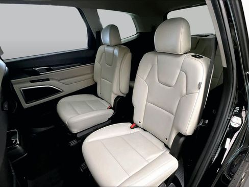 Used 2024 Kia Telluride S FWD image 19