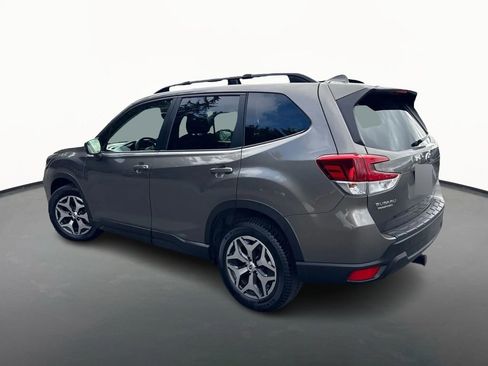 Used 2021 Subaru Forester Premium image 5