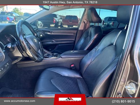 Used 2022 Toyota Camry XSE image 11