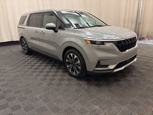 Certified 2024 Kia Carnival EX image 3