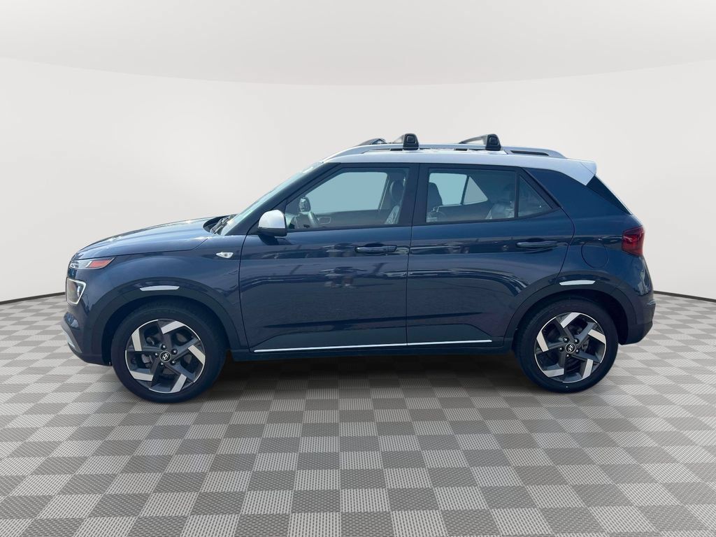 Used 2023 Hyundai Venue Limited FWD image 8
