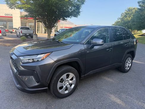 Used 2023 Toyota RAV4 LE AWD/4WD image 3