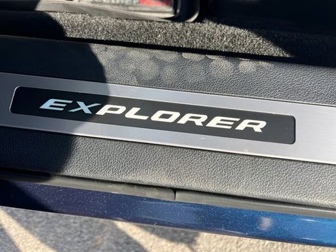Used 2017 Ford Explorer Platinum AWD/4WD image 25