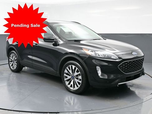 Used 2022 Ford Escape Titanium image 3