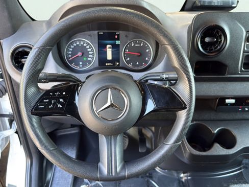 Used 2025 Mercedes-Benz Sprinter 2500 image 15