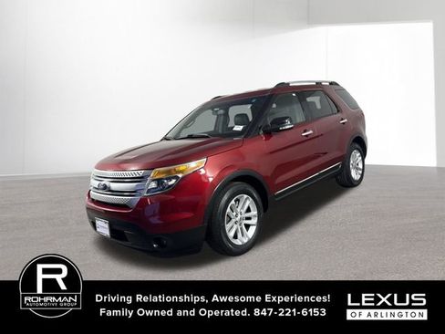 Used 2014 Ford Explorer XLT w/ Equipment Group 202A image 2