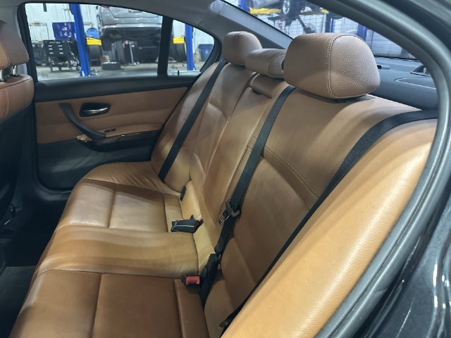 Used 2011 BMW 335i xDrive Sedan AWD/4WD image 30
