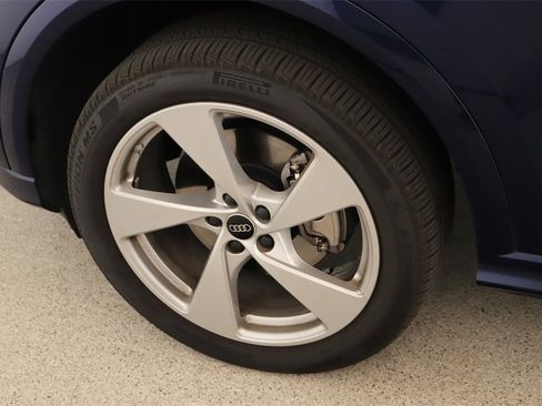 Certified 2025 Audi Q5 Prestige image 32