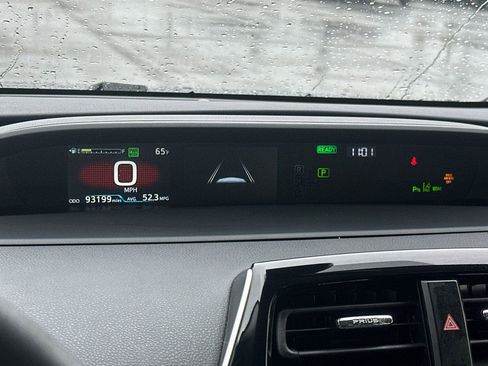 Used 2021 Toyota Prius LE image 24