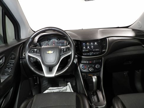 Used 2019 Chevrolet Trax LT w/ LT Convenience Package image 14