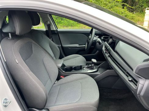 Used 2025 Kia K4 FWD image 35