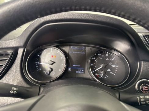 Used 2019 Nissan Rogue SV image 32