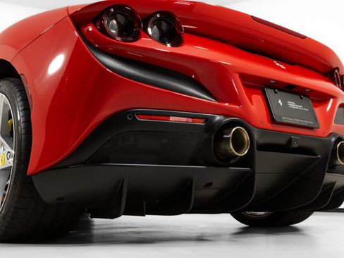Used 2022 Ferrari F8 Tributo RWD image 19