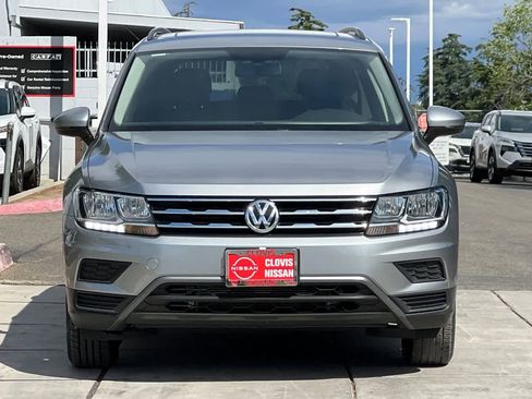 Used 2021 Volkswagen Tiguan SE w/ Panoramic Sunroof Package image 11