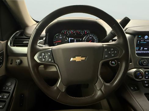 Used 2018 Chevrolet Tahoe LT w/ Luxury Package RWD image 27