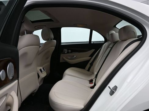 Used 2018 Mercedes-Benz E 300 4MATIC image 26