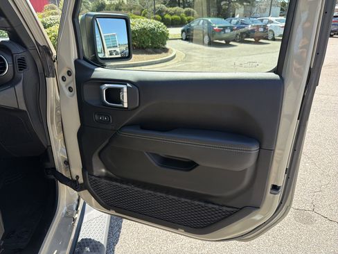 Used 2020 Jeep Gladiator Overland w/ Popular Equipment Package image 25