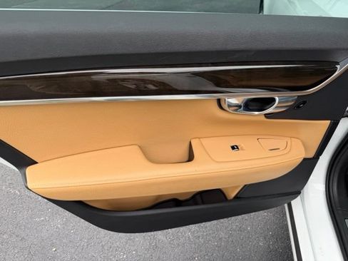 Used 2018 Volvo S90 T5 Momentum w/ Momentum Plus Package AWD/4WD image 17