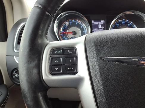 Used 2015 Chrysler Town & Country Touring w/ Driver Convenience Group FWD image 20