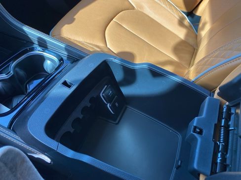 Used 2023 Chrysler Pacifica Pinnacle image 52