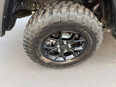 Certified 2025 Jeep Gladiator Sport AWD/4WD image 8