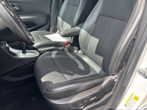 Used 2016 Chevrolet Trax LT w/ LT Convenience Package AWD/4WD image 11