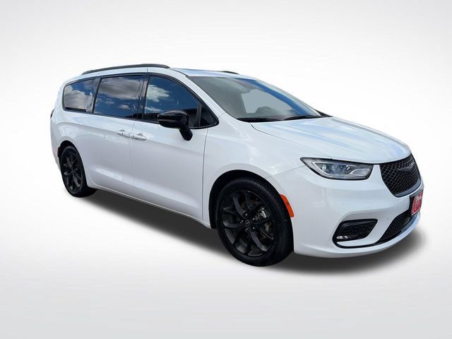 Used 2025 Chrysler Pacifica Limited FWD image 11