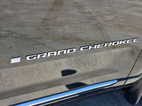 Used 2024 Jeep Grand Cherokee L Summit w/ Advanced Protech Group IV AWD/4WD image 11