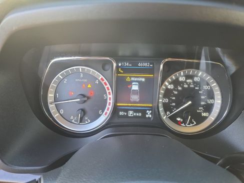 Used 2019 Nissan Titan SV w/ SV Convenience Package AWD/4WD image 14