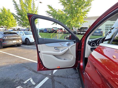 Used 2017 Mercedes-Benz GLC 300 4MATIC image 13