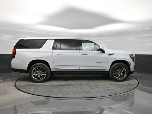 New 2026 GMC Yukon XL Denali w/ Denali Reserve Package AWD/4WD image 10