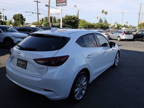 Used 2017 MAZDA MAZDA3 Grand Touring w/ Premium Equipment Package FWD image 4