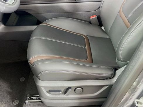 New 2026 Nissan Armada SL w/ Captain's Chari Seat Package image 19