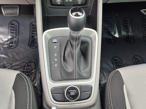 Used 2025 Hyundai Venue SEL FWD image 54