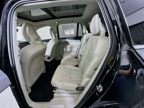 Used 2018 Volvo XC90 T6 Momentum w/ Convenience Package image 27