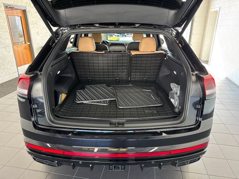 Used 2026 Volkswagen Atlas Cross Sport SEL R-Line AWD/4WD image 9