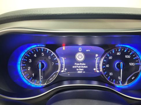 Used 2025 Chrysler Pacifica Pinnacle w/ Trailer Tow Group image 16