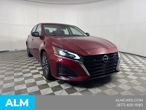 Used 2025 Nissan Altima 2.5 SV FWD image 4