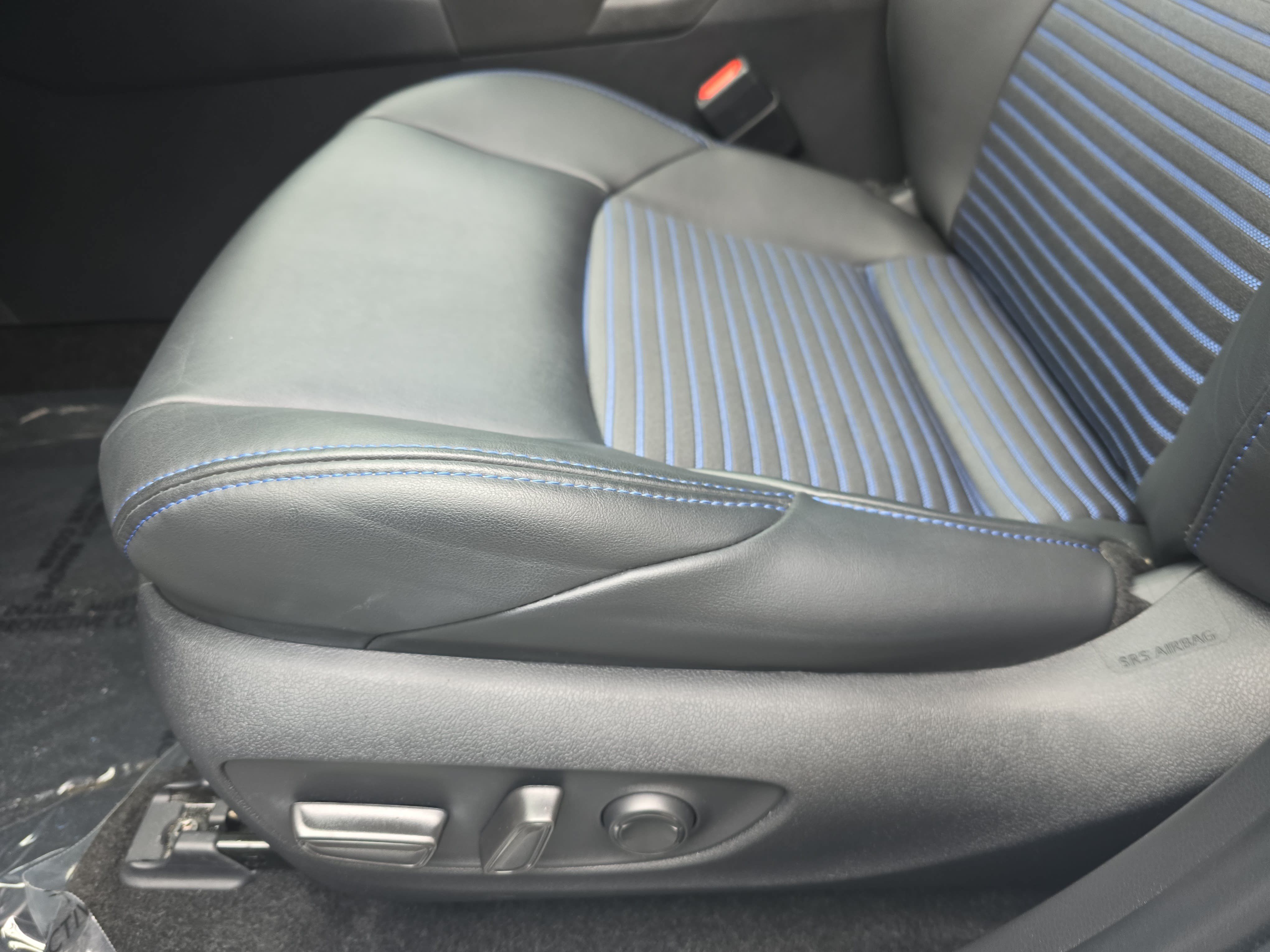 Used 2024 Toyota RAV4 XSE AWD/4WD image 29