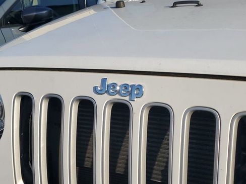 Certified 2017 Jeep Wrangler Unlimited Sahara w/ Connectivity Group image 5