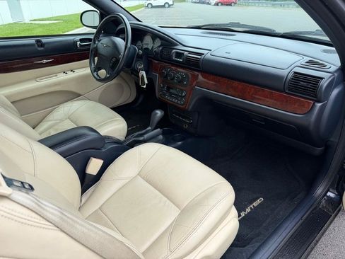 Used 2002 Chrysler Sebring Limited FWD image 16